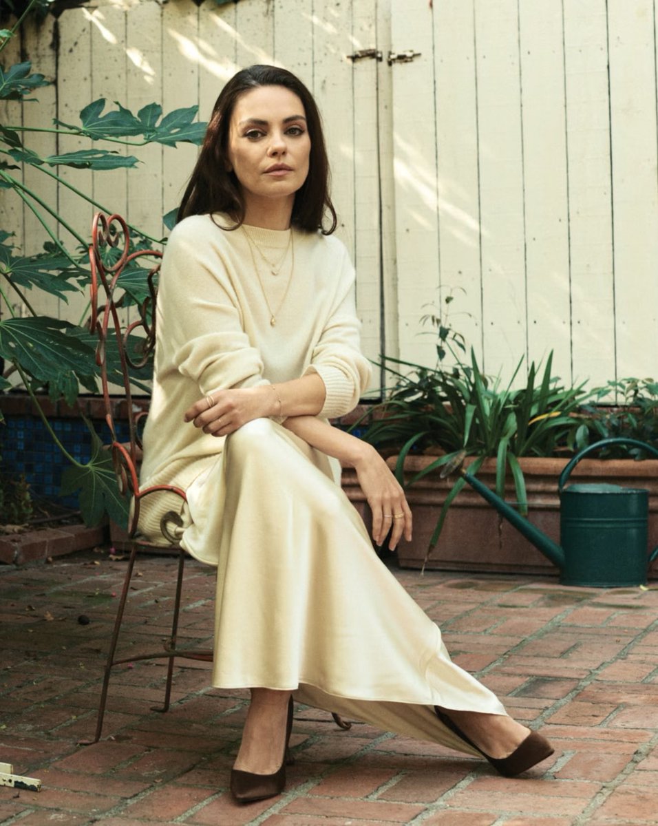 MilaKunisv's tweet image. For the Wall Street Journal for KNIVES OUT press