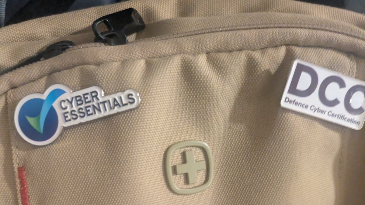 R4CK4TT4CK's tweet photo. Tagged the bag for today's trip #CyberStuff #DCC https://t.co/55D2wLYXtl