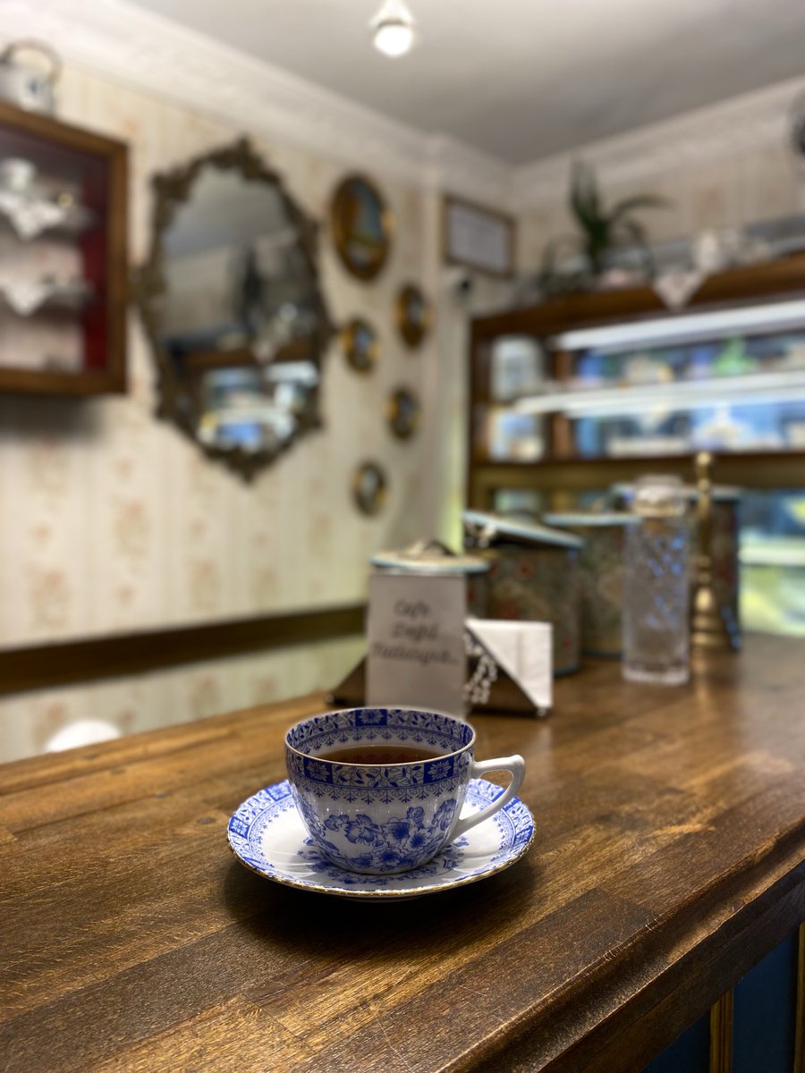 1950'lerden fırlamış gibi..