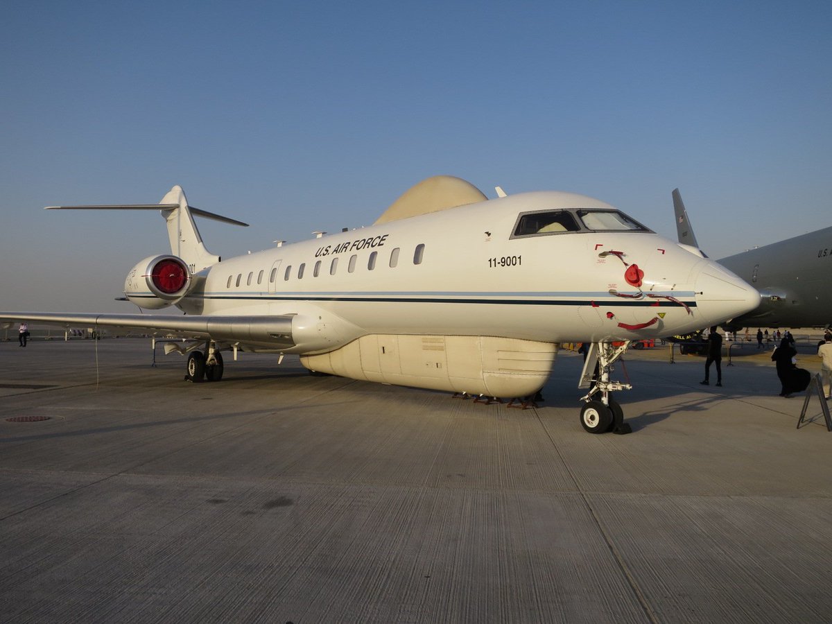 Flightwatcher1's tweet image. Nellis AFB🇺🇸 está prendida..💪✈️ El ejercicio es grande, todos saliendo al mismo tiempo. Presumiblemente hay muchos cazas que no se ven en la app 😏:

x2 E-3 Sentry (escaneo del espacio aéreo, radar 360º)  
x2 B-1B Lancer (bombardero estratégico supersónico)  
x1 E-11A BACN…