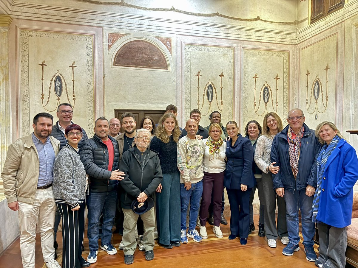 Amb els companys del <a href="/ppbinissalem/">PP Binissalem</a> a la renovació de la Junta Local.

Enhorabona <a href="/Catalina_MMa/">Catalina Maria</a> i <a href="/salom_catalina/">Catalina Salom</a> i Carles Albiol.
Il•lusió, ganes, força i joventut per dur el canvi que Binissalem necessita. 💙

#SomElCanviDeTots