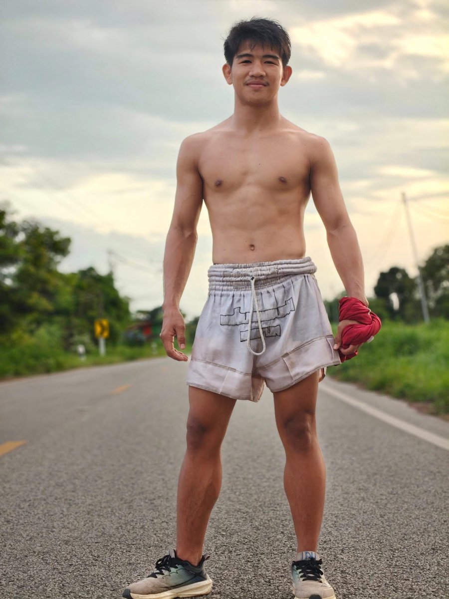 😊…☺️…นักมวยซ้อมวิ่ง…🥰
🥰…สมมุติไปเอ้าท์ดอร์…แล้วไปเจอเนอะ…😋