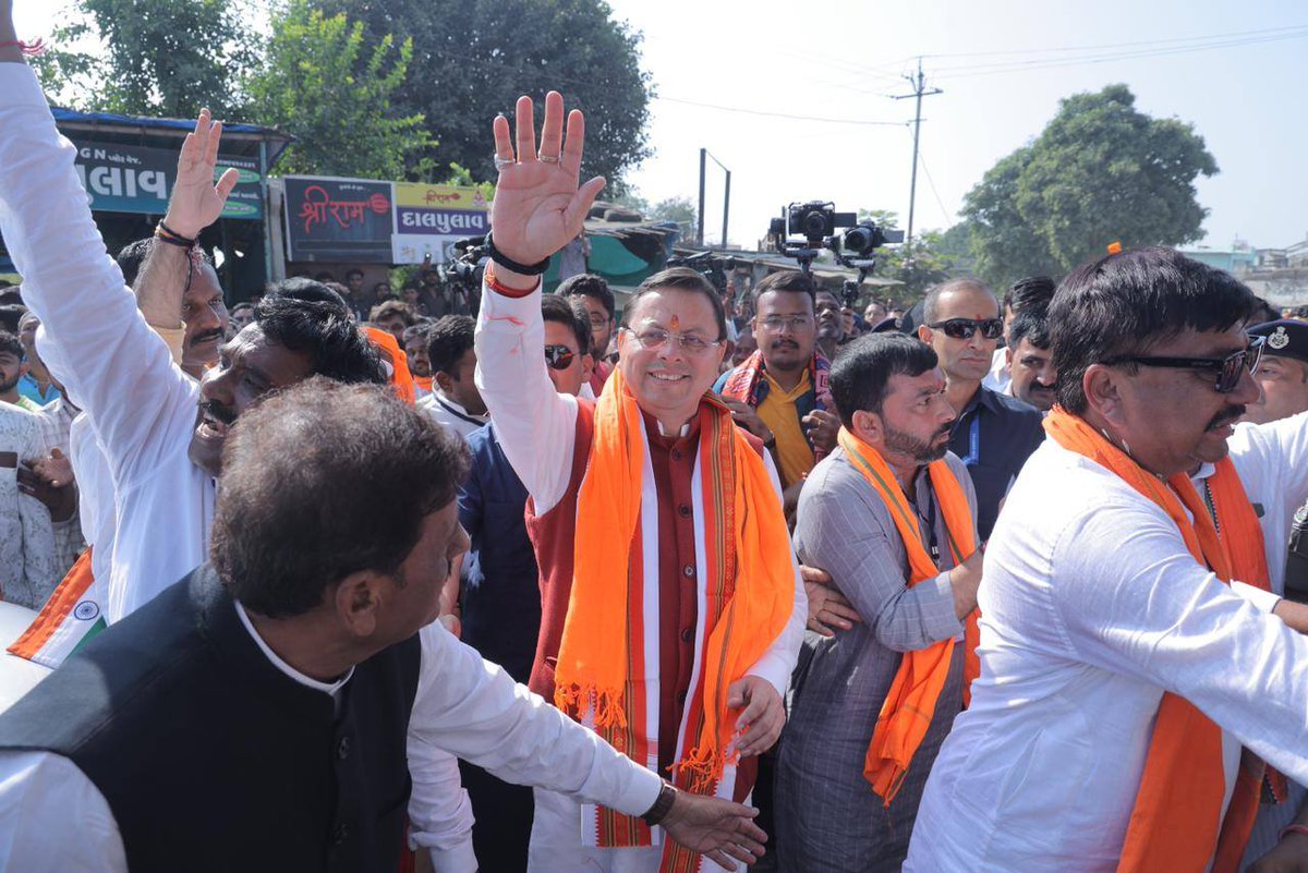 सरदार पटेल जी ने अपनी अदम्य इच्छाशक्ति, दूरदर्शिता और अटूट समर्पण के बल पर स्वतंत्र भारत की अखंडता को आकार दिया था। खेड़ा और बारदोली के किसान आंदोलनों में अन्याय के विरुद्ध उनका संघर्ष उन्हें जन-नायक के रूप में प्रतिष्ठित करता है। आज आदरणीय प्रधानमंत्री श्री <a href="/narendramodi/">Narendra Modi</a> जी के