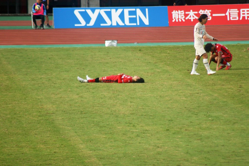 ryo2000shio's tweet image. 未だに受け入れ難い、それでも受け入れなきゃいけない現実。
38節の中で、「あと1点」多く取れていれば、「あと1点」防げていれば、そんな後悔が延々と溢れてくる。
この重みを胸に刻んで、「あと1点」を生み出せる選手に。

1年間、多大なるご支援、ご声援ありがとうございました！

#ロアッソ熊本