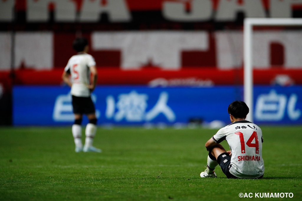 ryo2000shio's tweet image. 未だに受け入れ難い、それでも受け入れなきゃいけない現実。
38節の中で、「あと1点」多く取れていれば、「あと1点」防げていれば、そんな後悔が延々と溢れてくる。
この重みを胸に刻んで、「あと1点」を生み出せる選手に。

1年間、多大なるご支援、ご声援ありがとうございました！

#ロアッソ熊本