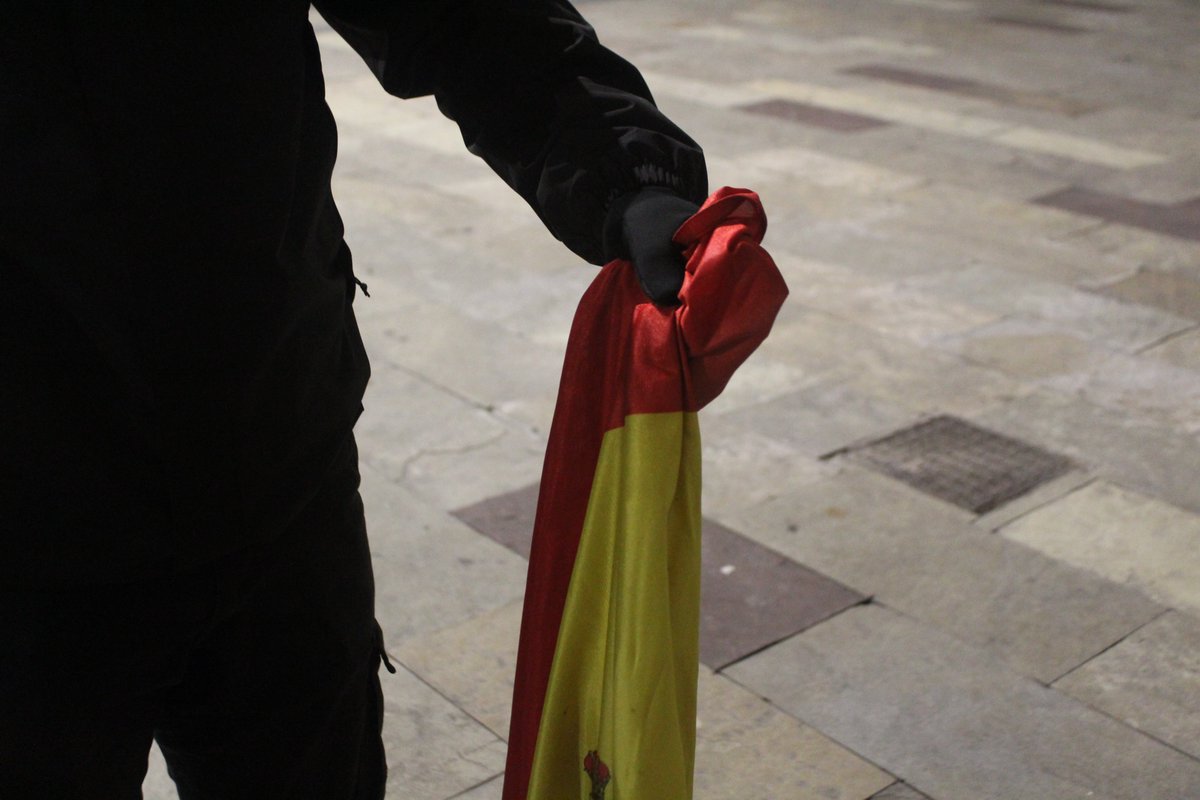 José Lejarreta kaleko plaka eta Espainiako bandera kendu du Ernaik

halabedi.eus/en/jose-lejarr…