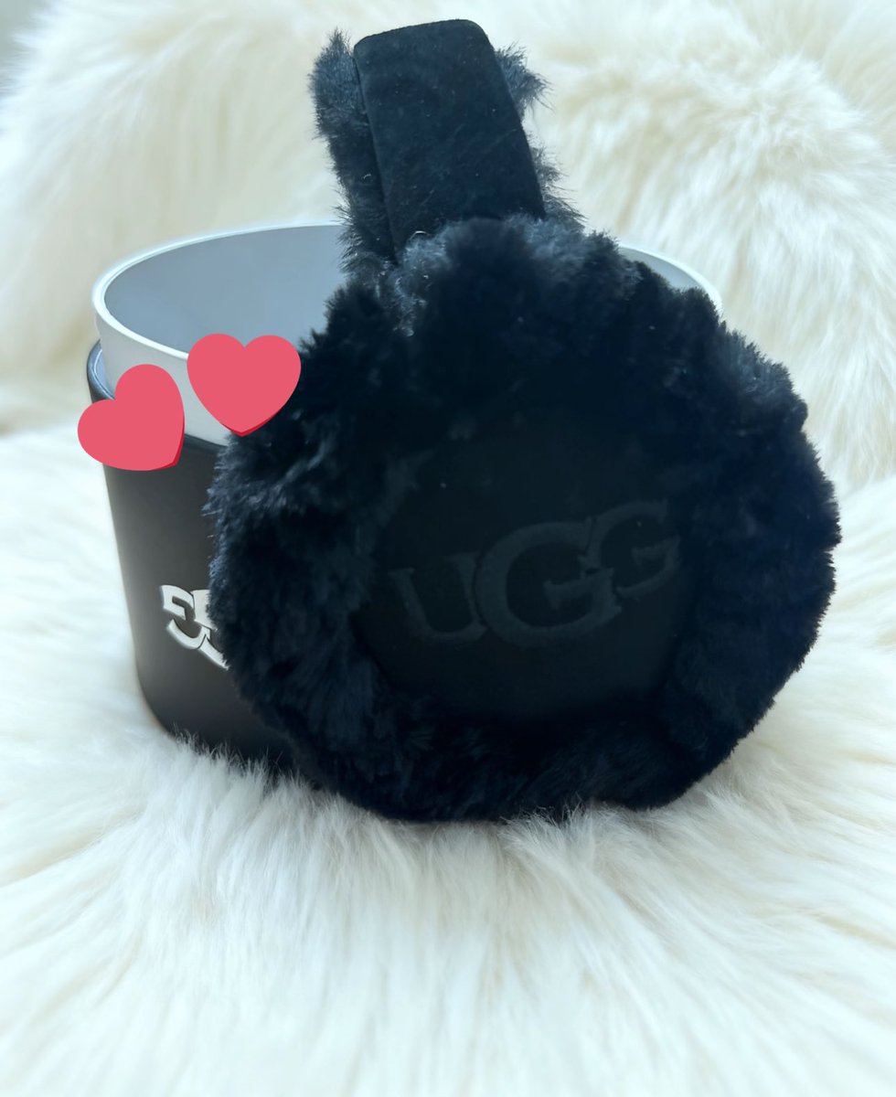 收到姐姐满满的 温暖的爱意啦❤️～（上班路上不会再冻耳朵冻手手噜噜(*^^*) #les #小狗日记 #姐姐和小狗