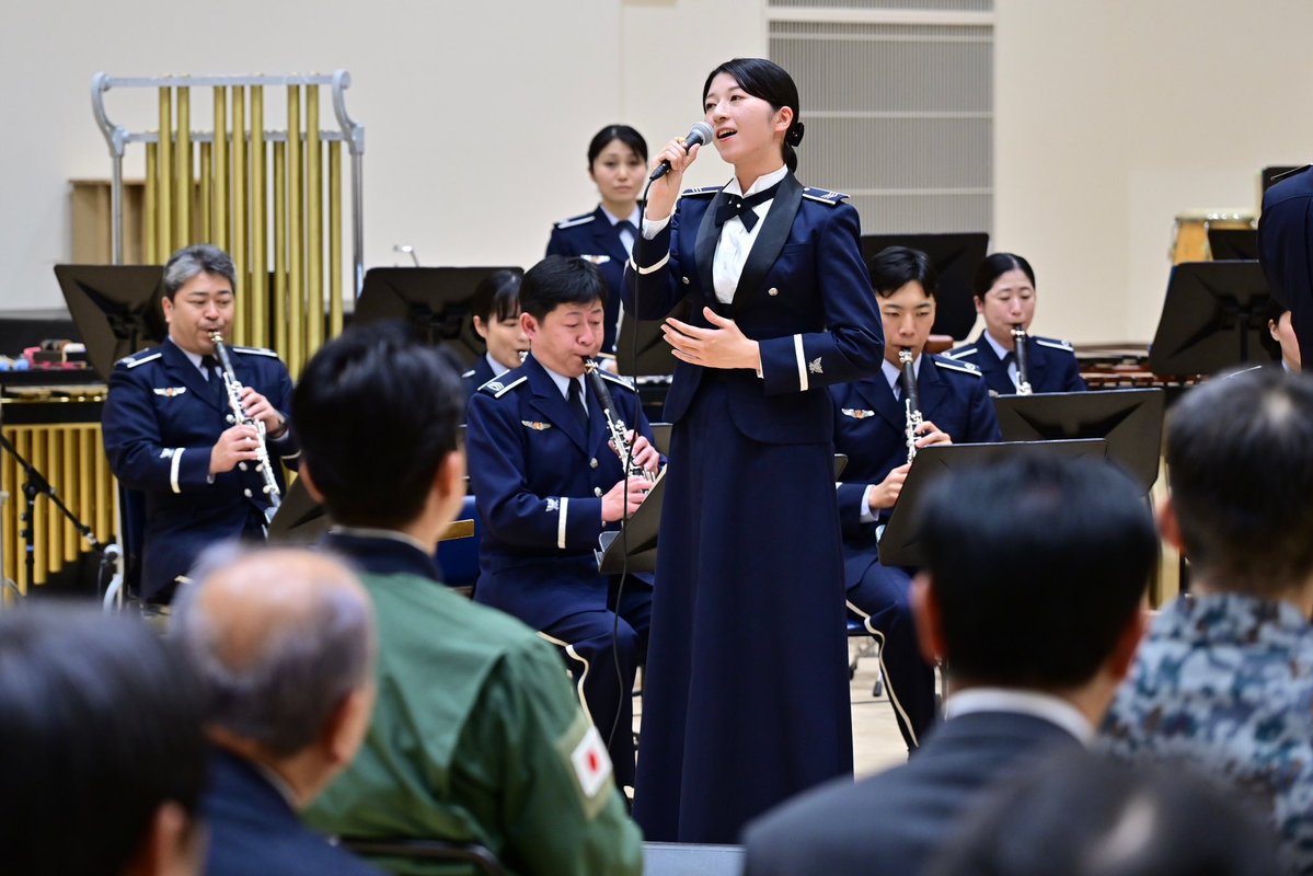 ModJapan_jp's tweet image. 12月2日、小泉防衛大臣は、東京都に所在する航空自衛隊府中基地を訪問し、宇宙作戦群・航空支援集団司令部・航空中央音楽隊を視察しました🔍
現地では、宇宙領域の把握などに関するブリーフィングを受けるとともに、隊員への激励や隊員の御家族との交流を行いました。
#宇宙 #吹奏楽