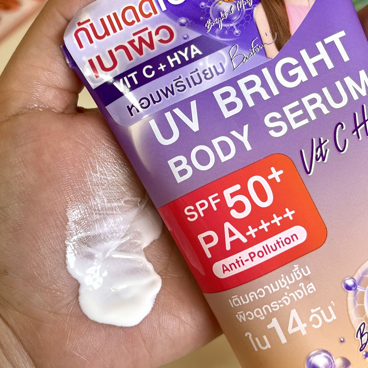 ขอป้ายยา MizuMi UV Bright Body Serum Vit C Series หน่อย คือชั้นใช้แล้วชอบมากกกก คือเลือกไม่ถูกว่าจะเอาสูตรไหน เลยจัดมาทั้ง 2 สูตรเลยจบๆ

🩷Vit C + Gluta เน้นผิวกระจ่างใส จุดด่างดำลดลง
💜Vit C + Hya เติมผิวชุ่มฉ่ำ อิ่มฟู ไม่แห้งกร้าน

แต่ที่เริ่ดไม่แพ้กันคือทั้ง 2 สูตรเค้ามี