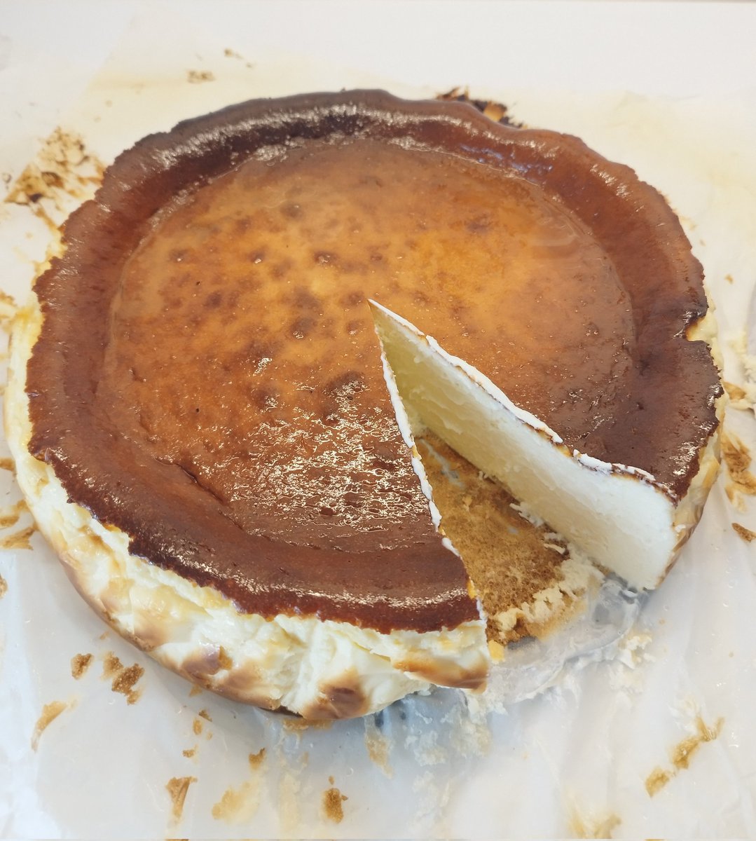 bilgeytsrecai's tweet photo. çabuk işi gücü bırakıp yaptığım cheesecake'e bakın https://t.co/Cxb6tY9Lhs
