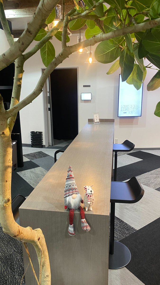 早速COREにお客さんがいらしております

あわてんぼうのようです🎄

＃サウンド・シティ
＃ポストプロダクション
＃CORE