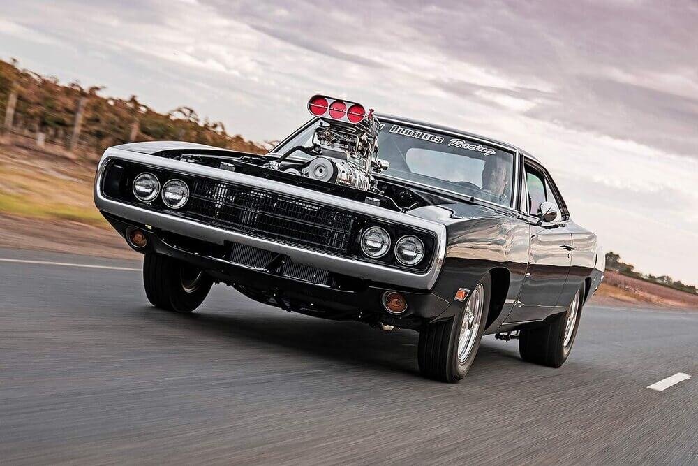 🧵 Hilo: El coche que definió una saga — el Dodge Charger de Toretto

¿Qué tiene un coche para convertirse no solo en un icono del cine… sino en un símbolo de fuerza, familia y velocidad?

Hoy te cuento la verdadera historia del Dodge Charger R/T 1970 de Toretto. 👇