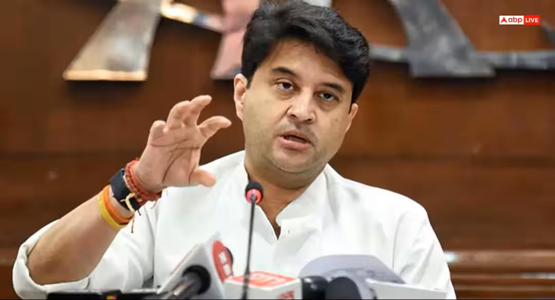 CurrentByte's tweet image. &apos;अनिवार्य नहीं #SancharSaathiApp, डिलीट भी कर सकते हैं ऐप&apos;, 

Sanchar Saathi पर मचे बवाल के बीच केंद्रीय मंत्री ज्योतिरादित्य सिंधिया का बड़ा बयान

संचार साथी ऐप को लेकर जारी विवाद के बीच केंद्रीय मंत्री ज्योतिरादित्य सिंधिया ने स्पष्टीकरण दिया है l  उन्होंने कहा कि इस ऐप के जरिए…