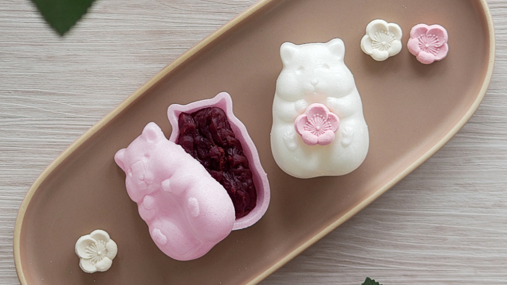 和菓子「ハムスターモナカ」紅白カラー、梅型らくがんを抱えるお正月限定メニュー - fashion-press.net/news/140814