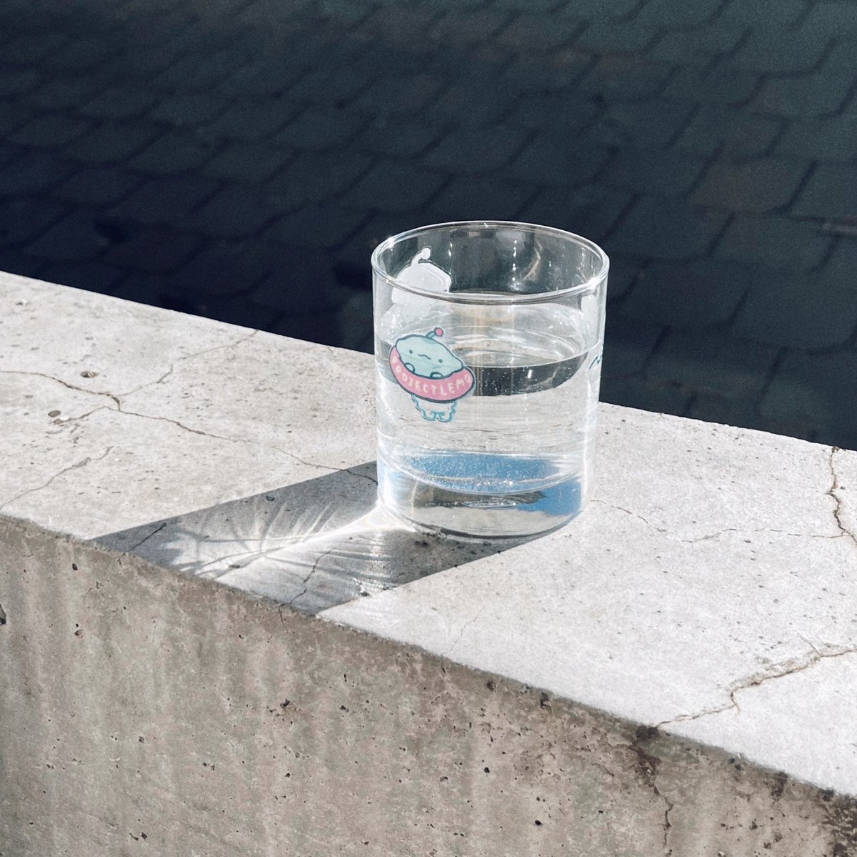 ProjectLEMO's tweet photo. ＼クラウドファンディング返礼品のご紹介／
一生懸命作りましたこだわりのロックグラスです！レモびたびたです、溺れかけてます
こんなにかわいいです〜見て〜！！！ https://t.co/Pl3022bP0Z