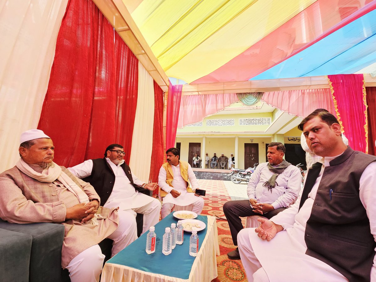 AltafAnsari356's tweet image. विधान सभा 354 घोसी 
अदरी पूर्व सभासद सहजादे कुरैशी की बेटी की शादी में!
@samajwadiparty @yadavakhilesh