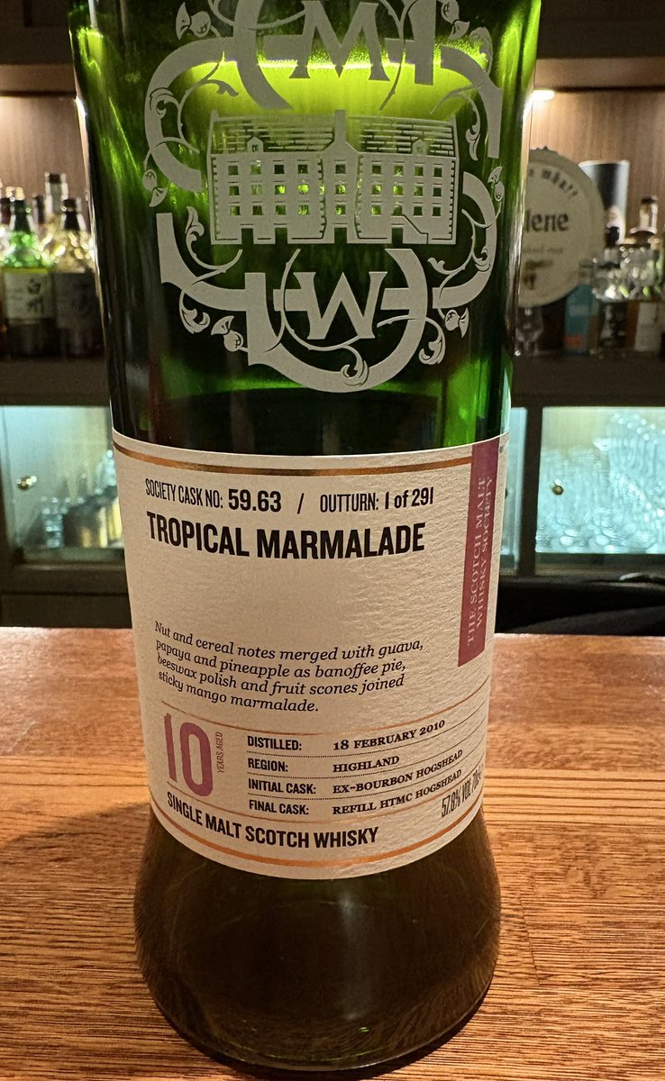 BARセレーネより12月のお知らせです。

今月のマンスリーウイスキーはSMWSの59番です

12月、1月のお休みは
12月　7日(日)
　　　14日(日)
　　　21日(日)
　　　28日(日)
　　　31日(水)
　1月　1日(元日)
               5日(月)
です。
年末年始は美味しいウイスキーとカクテルでお過ごしください