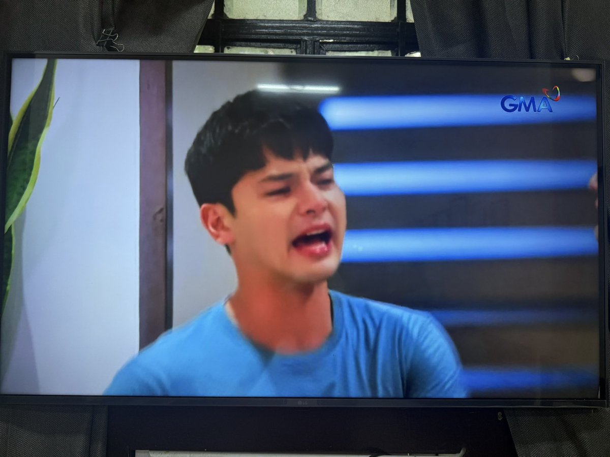 KerwinRegis's tweet photo. Kristoffer Martin is one of the best actors of this generation. There is real depth in every role he portrays, he knows his character well. I hope a wider audience will come to appreciate his acting skills. Mahusay ka, @flinsTUNs! 👏👏👏 #CruzVsCruz https://t.co/yGx6B6nfUR