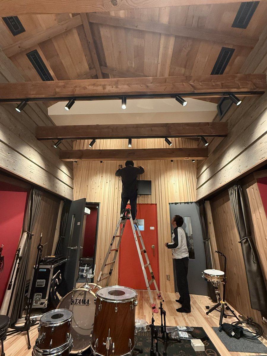 kogaken1207's tweet image. Music inn 藤枝にレコーディング後、
宿泊してワイヤリングや設備の微調整

もちろんAltiverbも入ってます。
蔵を改装する前の響きも残してあって、
自由に使うことが出来ます！

完成まで後少し！！

@FormulaAudio 
#altiverb
↓↓↓ クリック
applevinegarmusicsupport.com