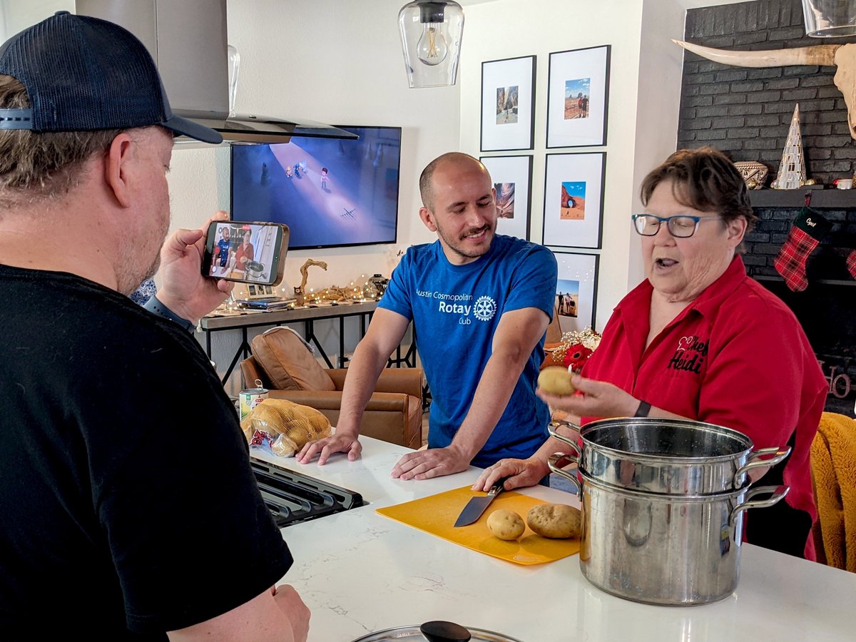 acrc's tweet image. 2 week-ends ago was our Club's Friendsgiving! We cooked 15 pot roast meals for @FostervillageTX , recorded a gastronomic video, received Padma Shri Deshpande Uday Vishwanath, instrumental in promoting the Indian sport of Mallakhamb &amp;amp; karaoke.
#AustinCosmoRotary #1DistrictStrong
