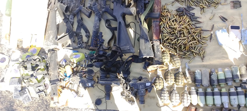 IslooInsider's tweet image. A huge cache of weapons recovered from the BLF terrorists involved in the Nok Kundi FC base attack. 🚨🛡️
NVGs, grenades, US-made rifles, rocket launchers, Kevlar vests, walkie-talkies and more seized. A major blow to their network. 💥

#SecurityUpdate #Pakistan #CounterTerrorism