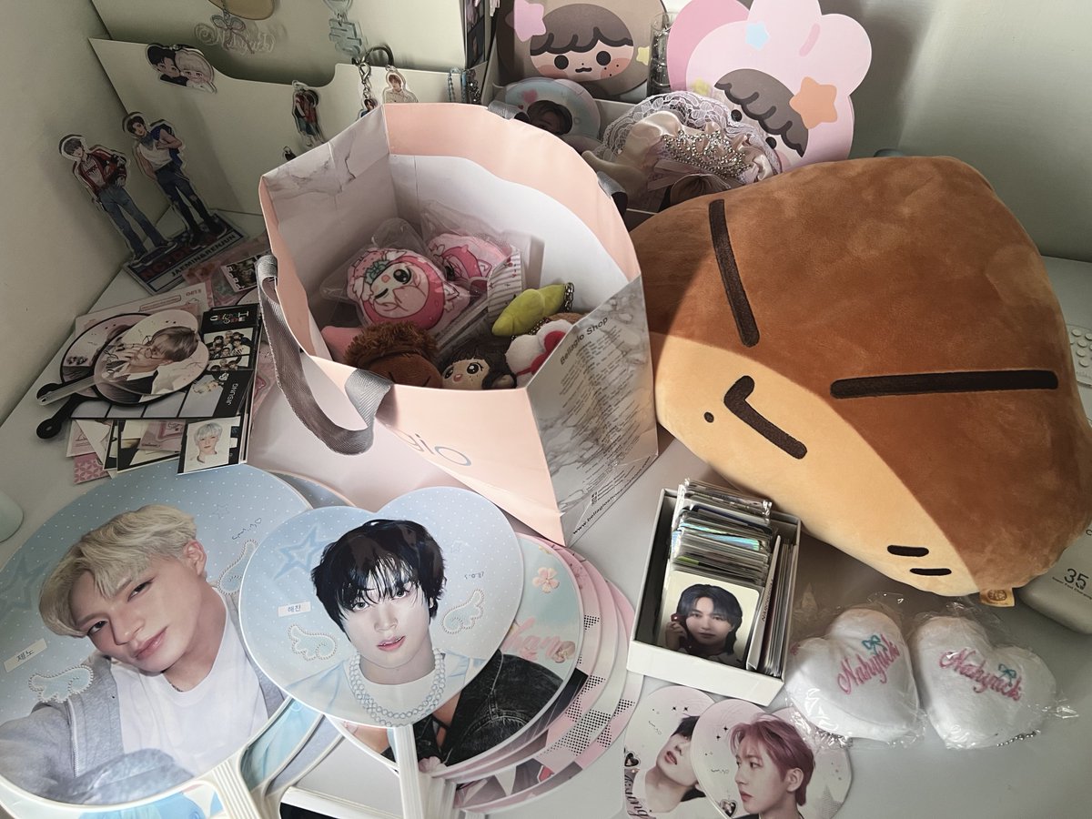 __2002luck's tweet photo. hi!! interested check

im about to sell all my desk and kpop collection, included kvissle litem. mostly under 50k ajaa, boleh taruh usn kalian yaa untuk aku tag !! 

aab haechan jisung jaemin gunbamman https://t.co/LAcK5PiIOo
