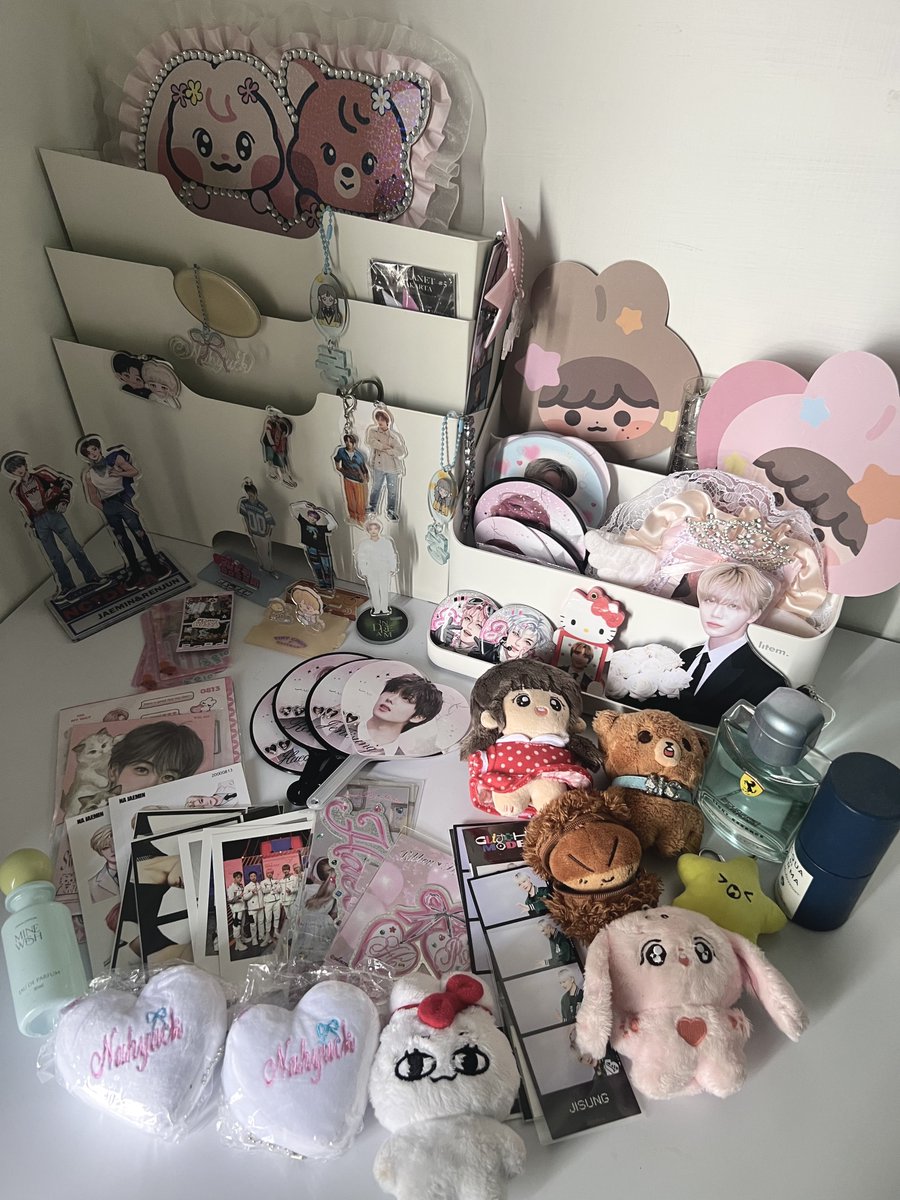 __2002luck's tweet photo. hi!! interested check

im about to sell all my desk and kpop collection, included kvissle litem. mostly under 50k ajaa, boleh taruh usn kalian yaa untuk aku tag !! 

aab haechan jisung jaemin gunbamman https://t.co/LAcK5PiIOo