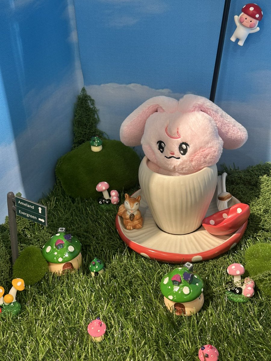 jaeminners's tweet image. kkyuping on her little journey. . . 🍄🍅