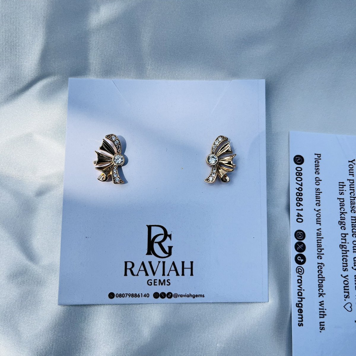 Less is more with this minimalist earrings 

Price: ₦6,000
Location: Abuja

Cc:<a href="/Mz_Tosyn/">Emerald 💚 هداية</a>