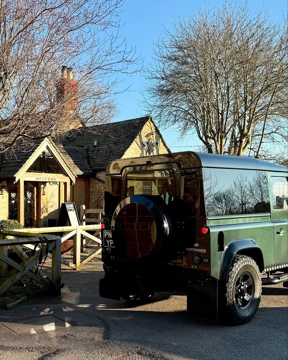 Defender 90 side profile 🥂