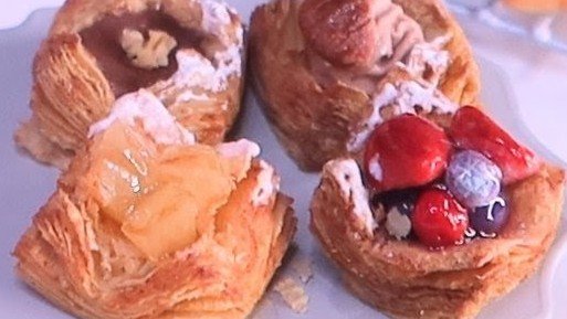 デニッシュパンを作りました。
パリパリ感を出したくて、いろいろ試しながら制作してみました。
パリパリ感を感じてもらえたら嬉しいです(^^)

#ミニチュア　#miniature 　#miniaturefood　#デニッシュパン