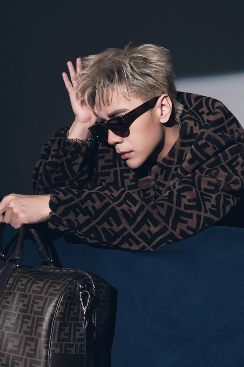chothuexetd's tweet photo. Tongtai trất trất ngầu ngầu 
#QuangHungMasterD 
#Fendi https://t.co/XzS4OhL10C