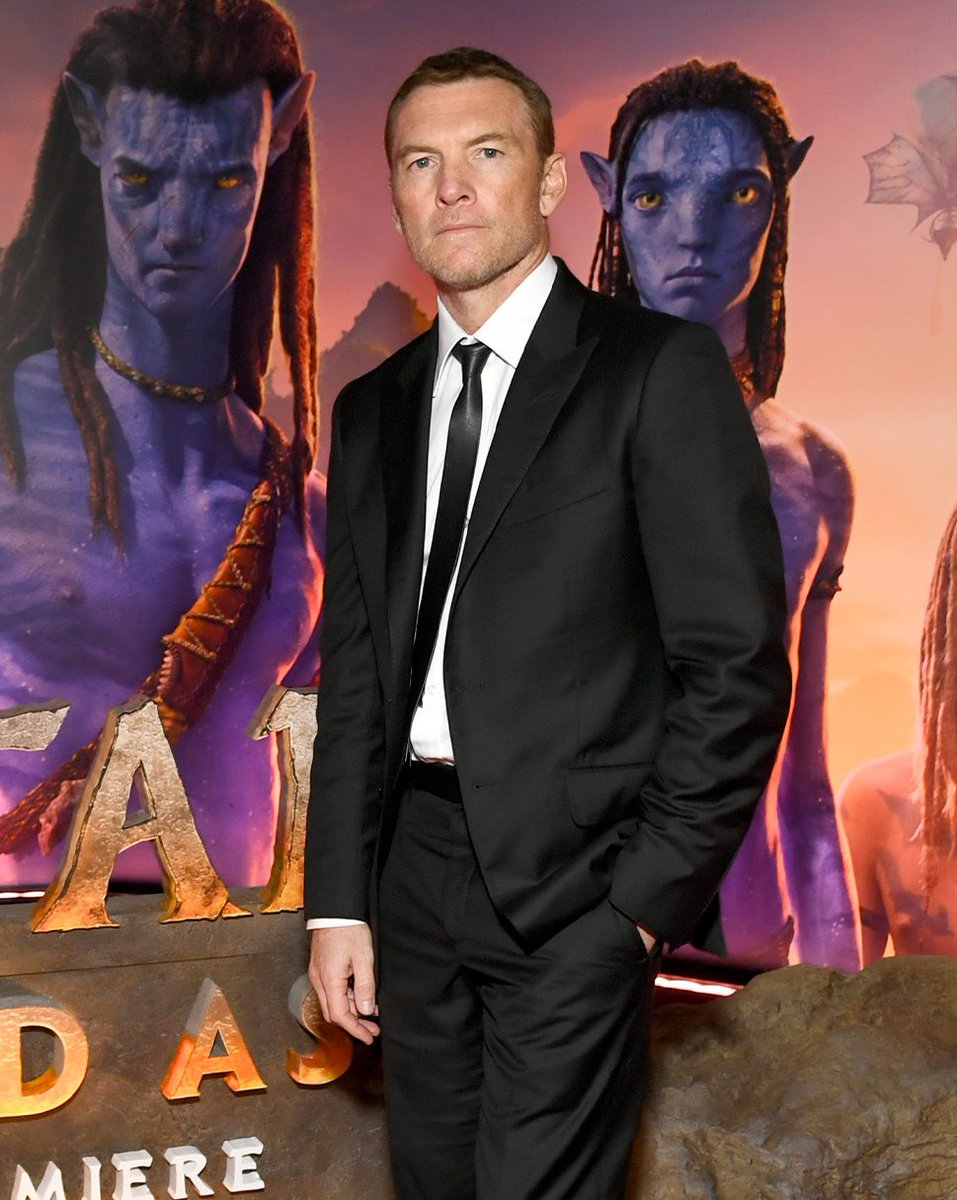 The cast and crew of Avatar: Fire and Ash attend the world premiere in Hollywood. Experience the film in theatres and IMAX December 19. Get tickets: Fandango.com/AvatarFireAndA…