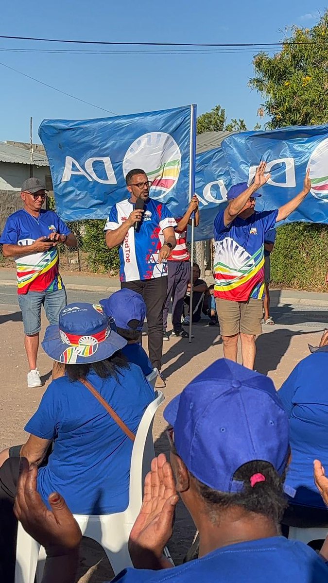 WesternCapeDA's tweet image. ✅ Dit was 'n lekker tyd in Graafwater saam met DA Wes-Kaap Leier Tertuis Simmers en DA Cederberg Wyk 4 tussenviekiesings kandidaat, Paul Strauss.

🗳️ Op 3 Februarie 2026, #StemDA vir 'n beter diens want Paul sal pad toe gaan vir jou!

#KomPadToe