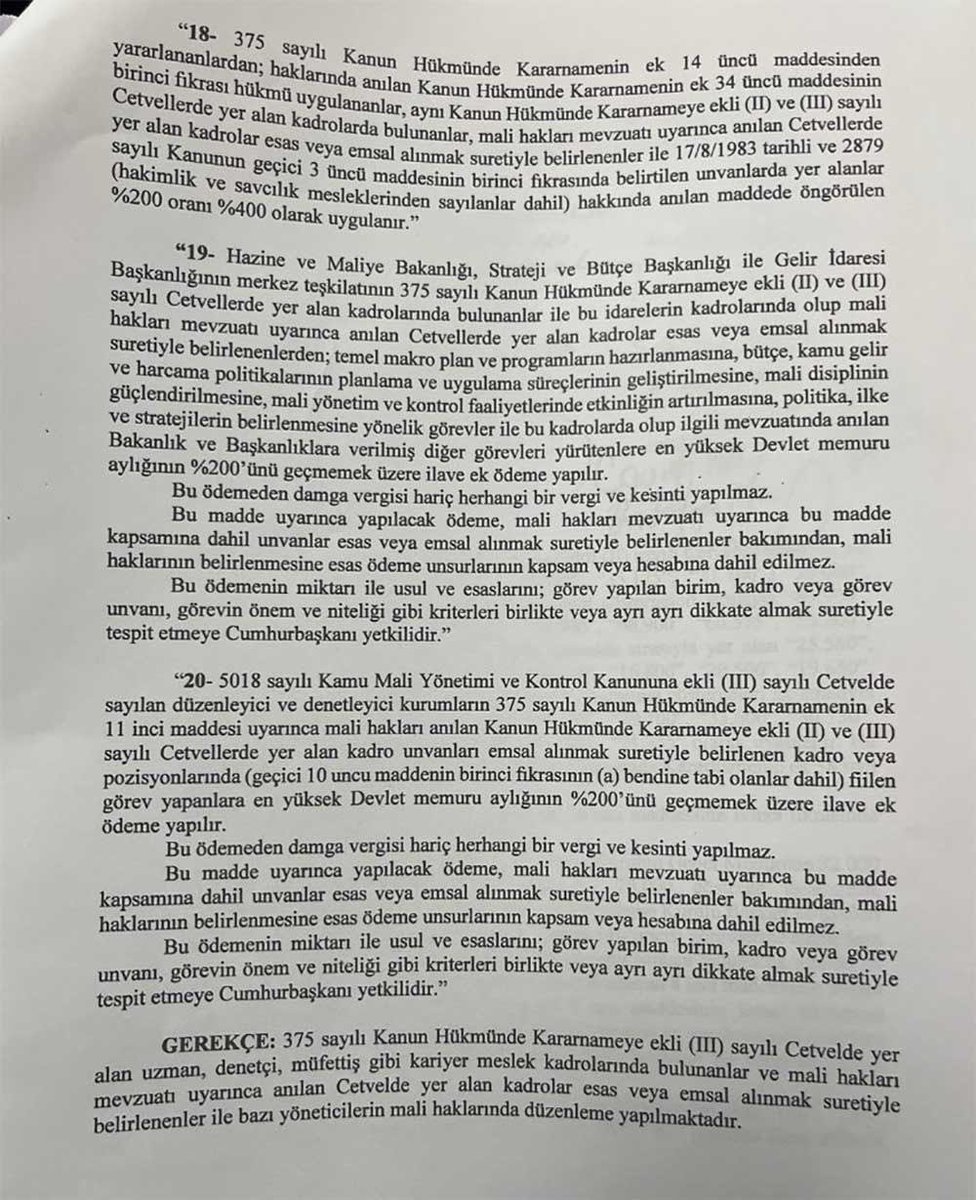 hekimsen's tweet photo. 👉ÖNERGE KABUL EDİLDİ. YÖNETİCİ VE KARİYER PERSONELLERİ MAAŞLARI 25 BİN TL - 35 BİN TL ARASI ARTIYOR.
📢 HEKİMLERE NEDEN ARTIŞ YOK?
HEKİMLER NEDEN YOKSULLUK SINIRININ ALTINDA MAAŞA TERK EDİLDİ?
375 sayılı KHK kapsamında çok geniş bir kariyer ve yönetici grubu için gösterge artışları, ek ödeme artışları ve tavan düzenlemeleri yapılırken hekimlere hiçbir ilave iyileştirme yapılmaması hekim camiasında büyük bir hayal kırıklığı yaratmıştır.

👉ÖNERGE KABUL EDİLDİ. 
✅  375 sayılı KHK Ekli (II) ve  (II) Sayılı Cetveldeki Unvanlar (Gösterge Artışı)
Bu cetvelde yer alan kariyer unvanların göstergeleri artırılmıştır.
✅  375 sayılı KHK Ek 38. Madde – Tavan Ek Ödeme Artışı
✅ Üst Düzey Bürokraside Gösterge Artışı
✅ Hakimlik ve Savcılık Mesleklerinden sayılanlar (Ek 14. madde düzenlemesi)
Hakim ve savcılar için uygulanan %200 ek ödeme oranı → %400 yapılmaktadır.
✅ 6) Maliye Bakanlığı, SBB ve GİB Merkez Teşkilatı
Aşağıdaki kurumların merkez teşkilatı personeline ek ödeme artışı geliyor:
•Hazine ve Maliye Bakanlığı
•Strateji ve Bütçe Başkanlığı (SBB)
•Gelir İdaresi Başkanlığı (GİB)
İlave ek ödeme: %200'e çıkarıldı. Ayrıca bu ek ödemeden gelir vergisine tabi olmayıp sadece damga vergisi kesilecektir.
✅ 7) Düzenleyici ve Denetleyici Kurumlar 
5018 sayılı Kanuna ekli (III) cetvelde yer alan:
için ek ödeme: en yüksek devlet memuru aylığının %200’üne kadar artırılıyor.
👉Hangi Unvanlarda Artış Olacak
Unvan listesi uzun olduğu için buraya sığdıramadık ilgili linkte görebilirsiniz. 
https://t.co/Yi27kheo8C