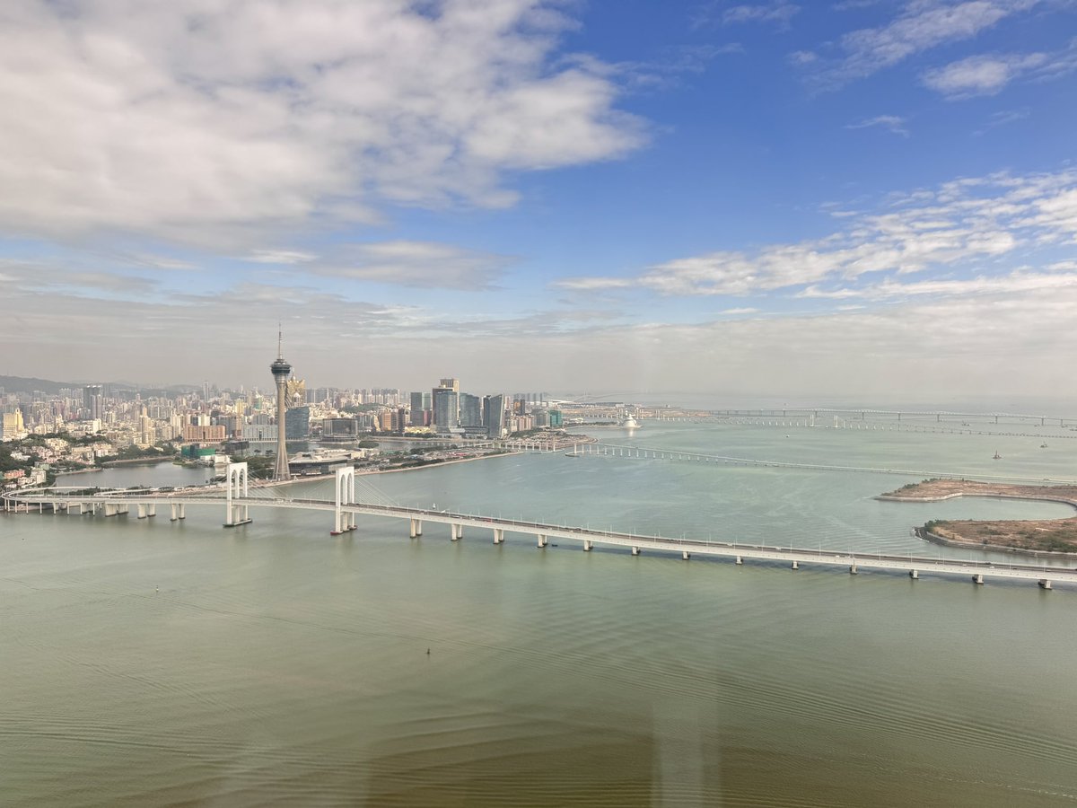 今天的海格外的蓝，太美了
#spa #夫妻spa #情侣SPA #單女SPA #珠海spa #珠海资源 ＃珠海按摩 #广州Spa #深圳Spa #广州夫妻 #珠海夫妻 #深圳夫妻 #广州情侣 #深圳情侣 #珠海情侣 #东莞夫妻 #中山夫妻