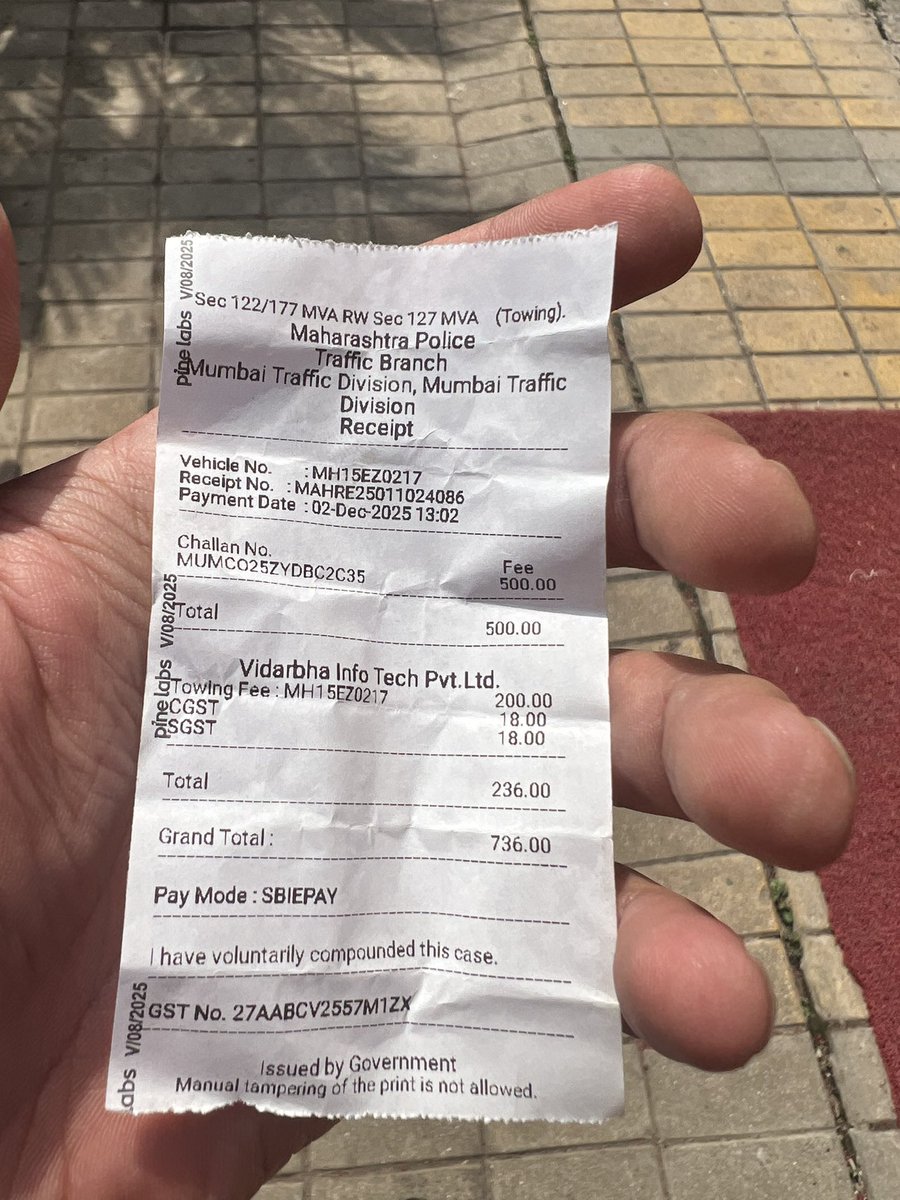 ProudGooner7's tweet photo. @MTPHereToHelp @MumbaiPolice 
Infront of Ackruti Star Andheri MIDC there was a public parking contract by BMC, now Mumbai traffic police have started towing vehicles citing this is not a parking space. NO PUBLIC ANNOUNCEMENT,  NO PUBLIC NOTICE. Nobody can even hear announcement https://t.co/09GByc0lzw