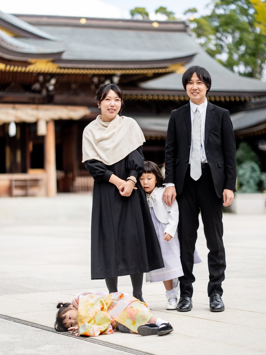 Masuda_H's tweet image. 七五三の写真です。
取りこんだ洗濯物みたいに手前で転がってるのが本日の主役です。