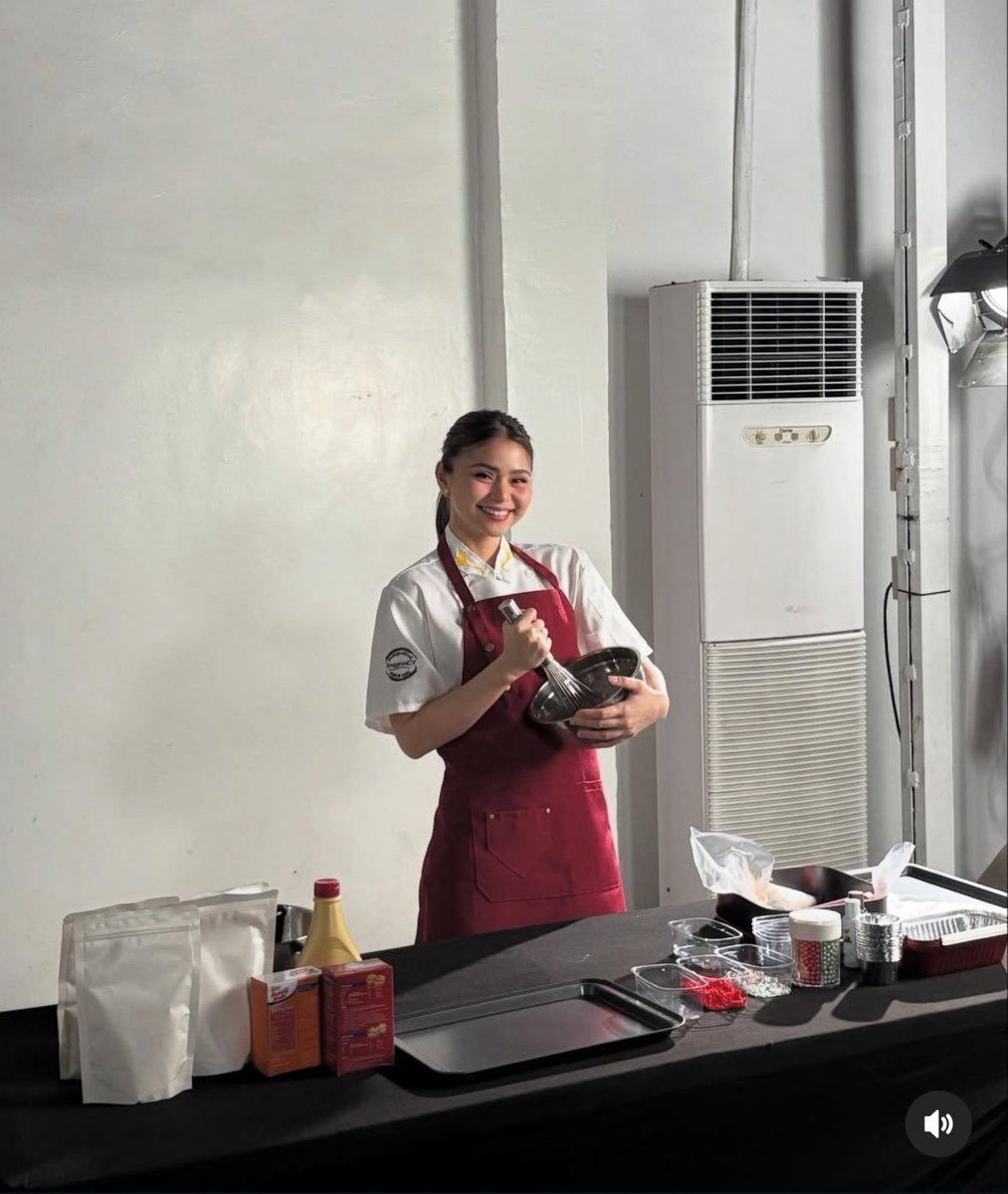 nix_1106's tweet image. Cafe owner x ??? trope let’s go 😄