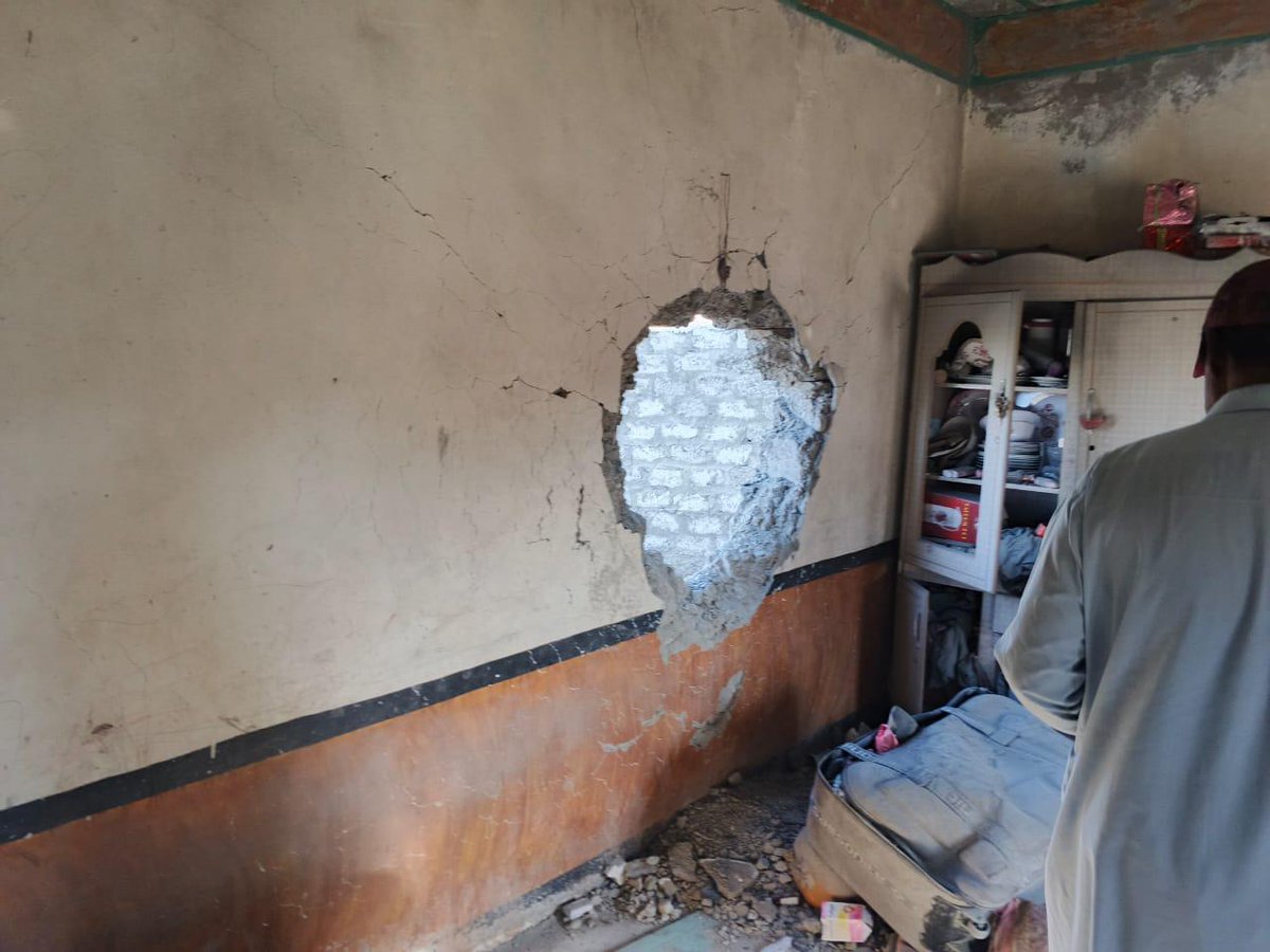 Mohsin_o2's tweet image. Two children were injured when RPG rounds,fired by terrorists belonging to Fitna Al Hindustan, struck a civilian home in Panjgaur.

 The house, belonging to Haji Zafar Khan, was hit in the attack. 

The local administration responded promptly, moving the injured to DHQ Hospital.