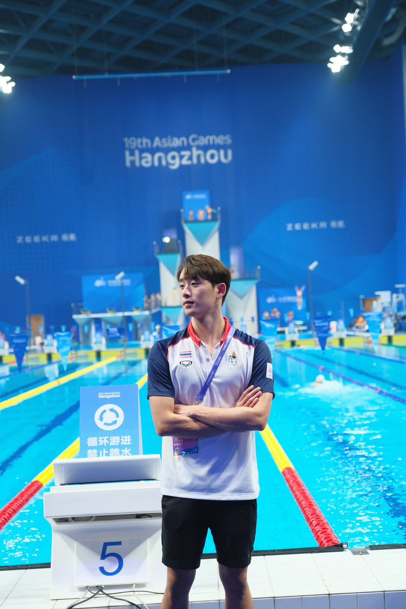 appch__'s tweet image. - นักแสดง
- นักกีฬาว่ายน้ำทีมชาติไทย เจ้าของสถิติประเทศFreestyle 50เมตร ปี2019
- จบเกียรตินิยมอันดับ1 นิเทศจุฬา ในเวลา3ปีครึ่ง

คนเดียวกับเลขาโมกข์ที่ถูกคนรุมจีบอยู่ตอนนี้เลยค่ะ 🥹