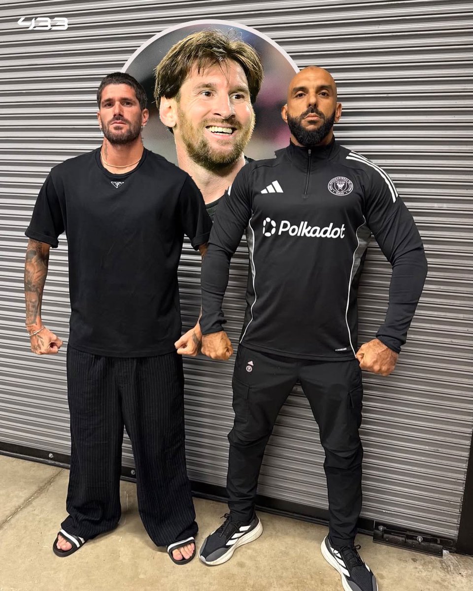 Who is the better bodyguard? 💪😤

📸 <a href="/yasstcheuko/">Yassine</a>