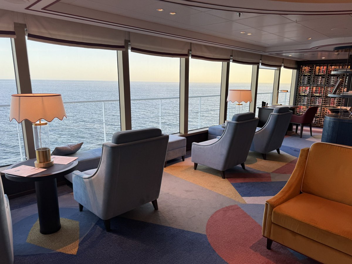Ronst21's tweet image. #AlphabetChallenge #WeekWforWindows Relaxing cruise views