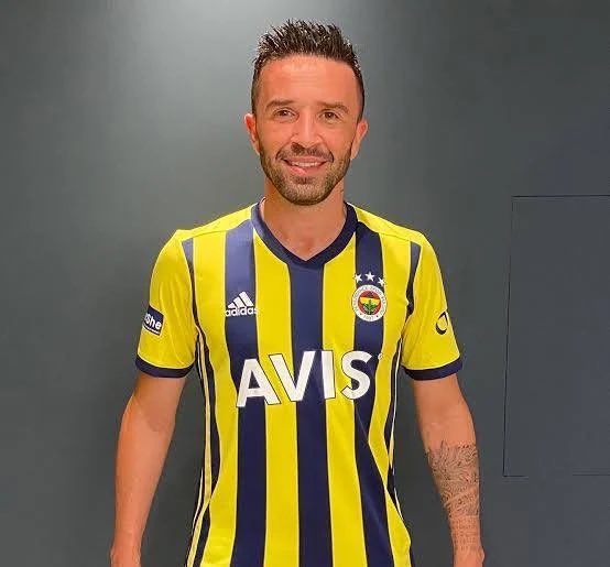 🔴 SONDAKİKA | Eski futbolcu Gökhan Gönül, borsada manipülasyon operasyonunda gözaltına alındı.