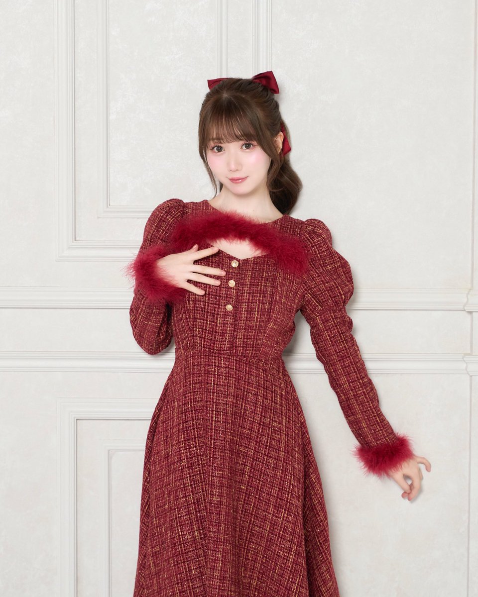 rosemuse_'s tweet image. ┈𝑛𝑒𝑤 𝑎𝑟𝑟𝑖𝑣𝑎𝑙

&quot;Tweed holiday dress&quot;
color:white/wine red
¥19,800(tax in)

デコルテと袖口にフェザーファーをほどこした
華やかなドレス

程よくラメ糸が入ったツイードが
上品さをプラスします。

⁡ ↪︎web store 12/8(mon)20:00

#RoseMuse