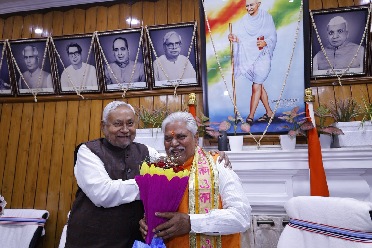 आज बिहार विधान सभा के नव निर्वाचित माननीय अध्यक्ष श्री प्रेम कुमार जी के साथ शिष्टाचार मुलाकात की।

<a href="/DrPremKrBihar/">Dr. Prem Kumar (मोदी का परिवार)</a>