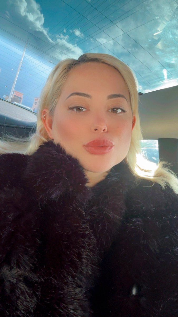 ModelEveTravels's tweet photo. Too much shopping 🛍️🫠
At least I bought most of my family presents and there won’t be any last minute anxiety!💕 https://t.co/BgYScwKIqW