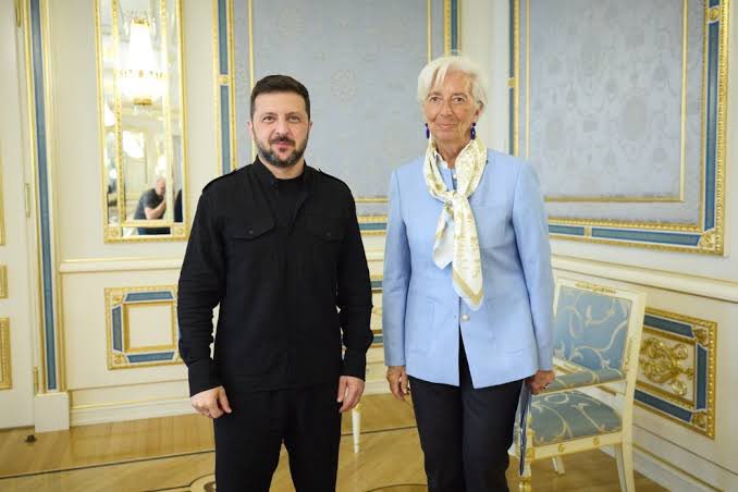 shanaka86's tweet image. BREAKING: The €300 Billion Betrayal

Few hours ago, the European Central Bank killed Europe’s last credible plan to fund Ukraine.

The ECB refused to backstop the €140 billion reparations loan. Reason: violates their mandate. Translation: monetary policy cannot become fiscal…