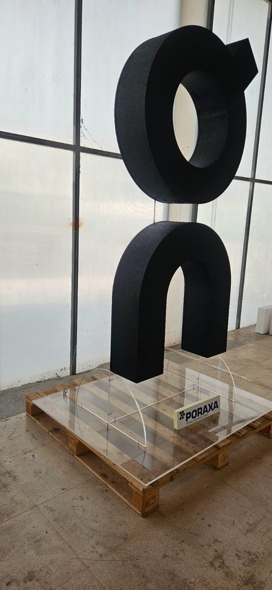 ¿Por qué tantas marcas apuestan por el porex para sus logos y rótulos? Porque es ligero, versátil y permite crear piezas con forma, volumen y acabados impecables.
En Poraxa lo fabricamos y lo adaptamos al milímetro. No parece porex. Parece magia 🧚