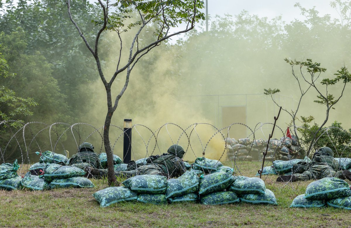 MoNDefense's tweet image. President @ChingteLai visited the Yilan Reserve Brigade today to commend reservists participating in refresher training. He emphasized that the new training approach enhances reserve combat readiness and strengthens Taiwan’s defense posture.
#PeaceThroughStrength
#ROCArmedForces